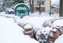 Как учесть снеговую нагрузку при расчёте ливневой системы в регионах с обильными снегопадами