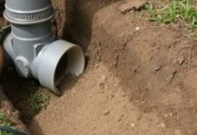 Как предотвратить попадание ила в дренажную трубу: практическое руководство для участка и дома