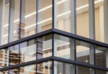 Остекление алюминиевым профилем для современных фасадов в Санкт-Петербурге